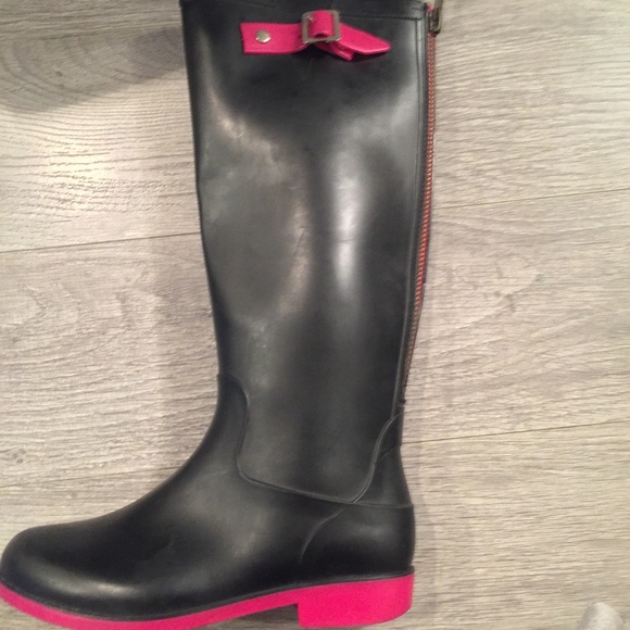 Pink and Black Rain Boots - Picture 4 of 6